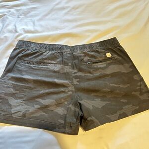VUORI Black Gray Camo Print Ripstop Shorts New NWOT Size XL Women's Stretch